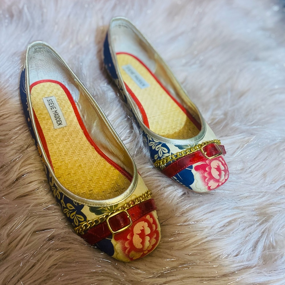 Size 8.5 STEVE MADDEN Barnum style Ballet flats